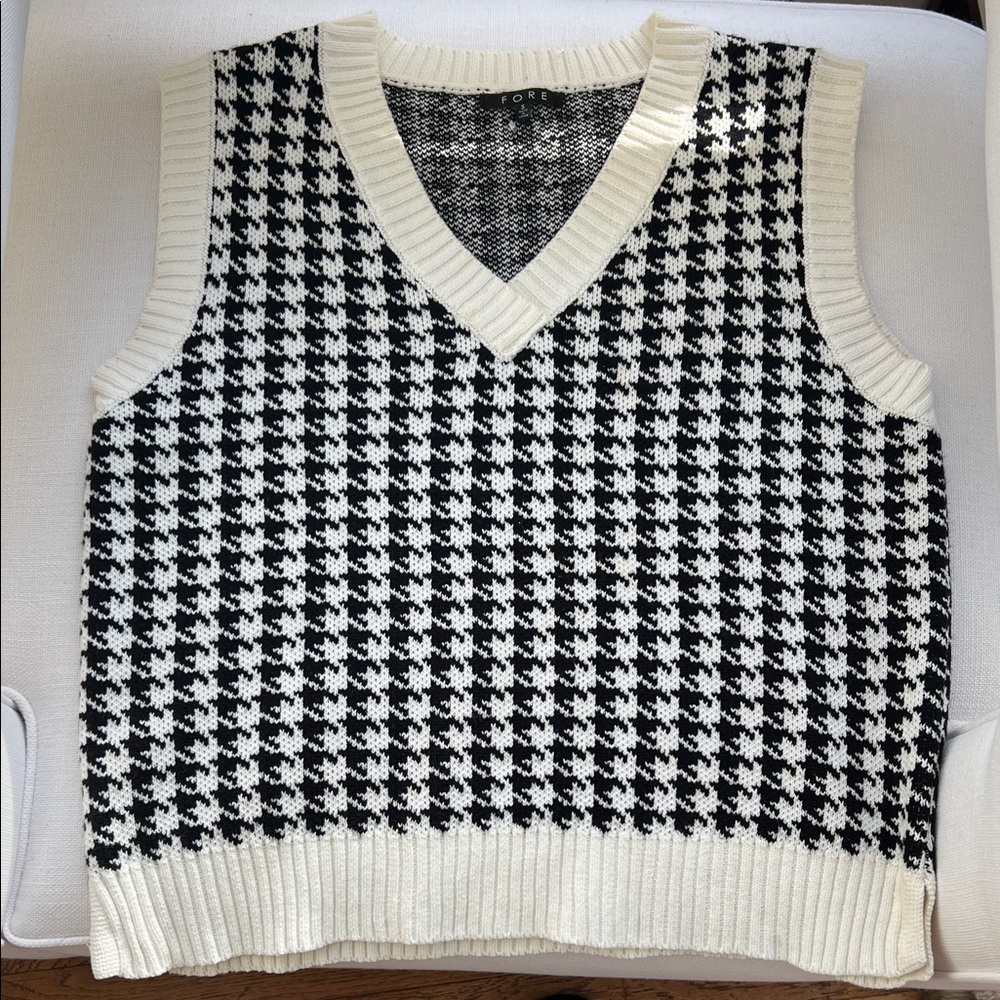 Oversized Black and White Houndstooth Sweater Vest